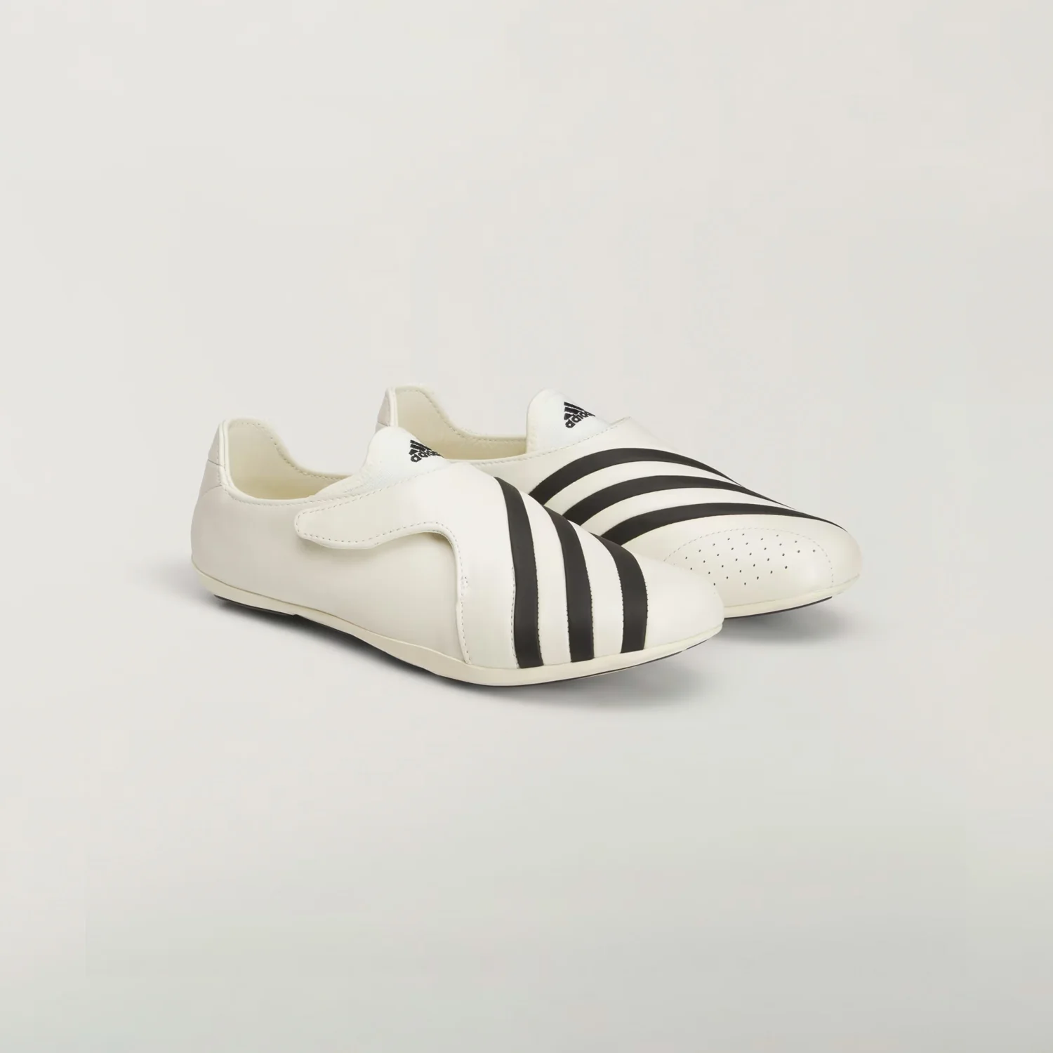 Adidas VIRGINIA VARIO FLAT EARTHER BY PHARRELL, Chalk White/Core Black/Chalk White - Image 3