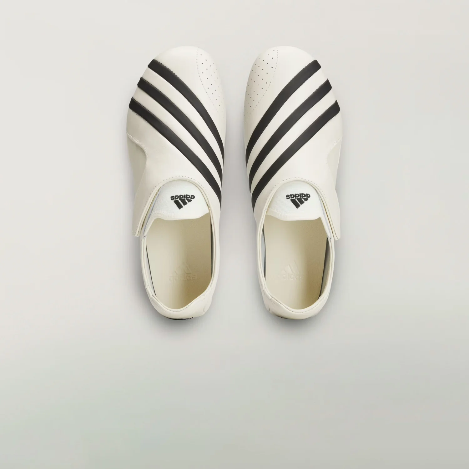 Adidas VIRGINIA VARIO FLAT EARTHER BY PHARRELL, Chalk White/Core Black/Chalk White - Image 4