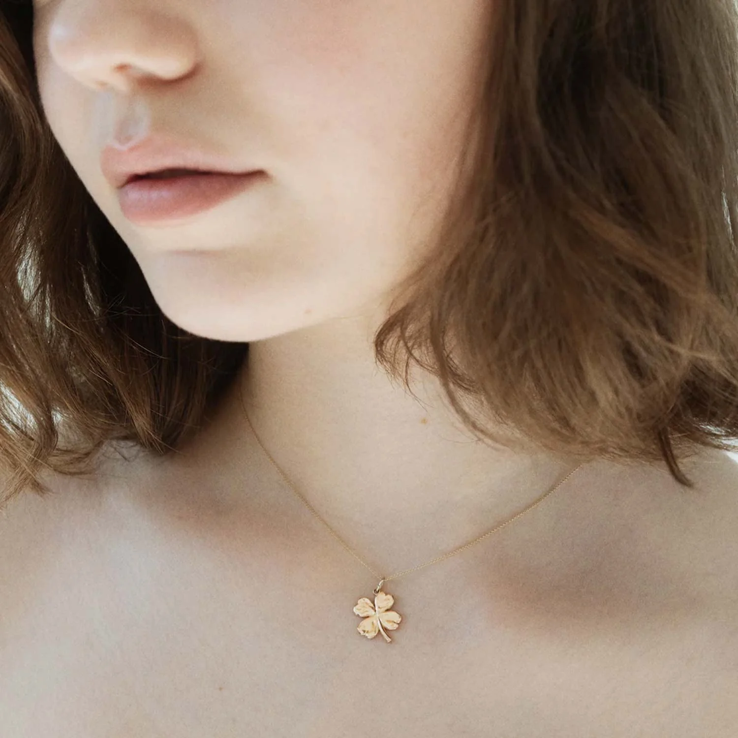 AIDA Impact x Hypend LUCKY CLOVER NECKLACE, Gold Plated - Image 3