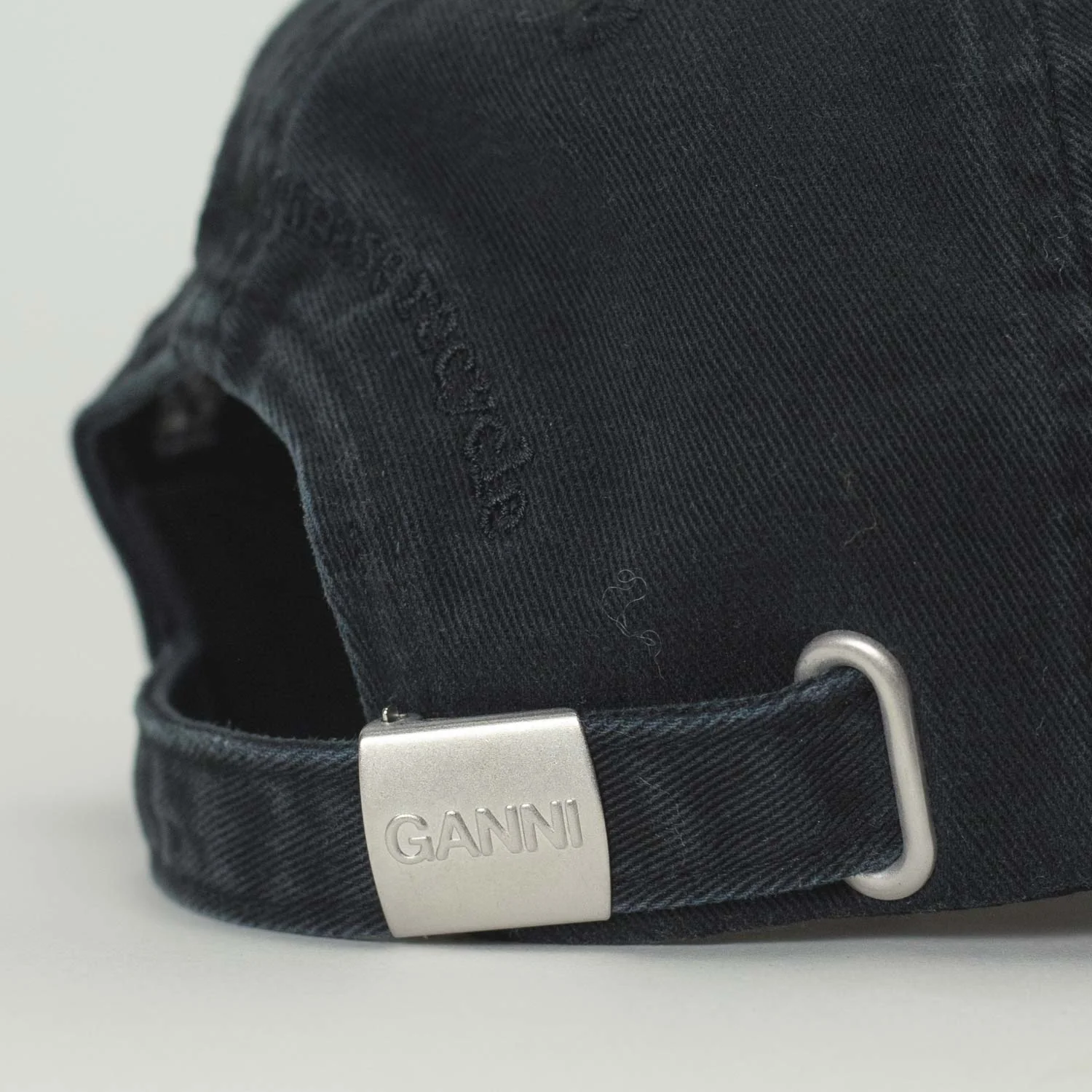 Ganni A6941 CANVAS PUPPY CAP, Washed Black - Image 3