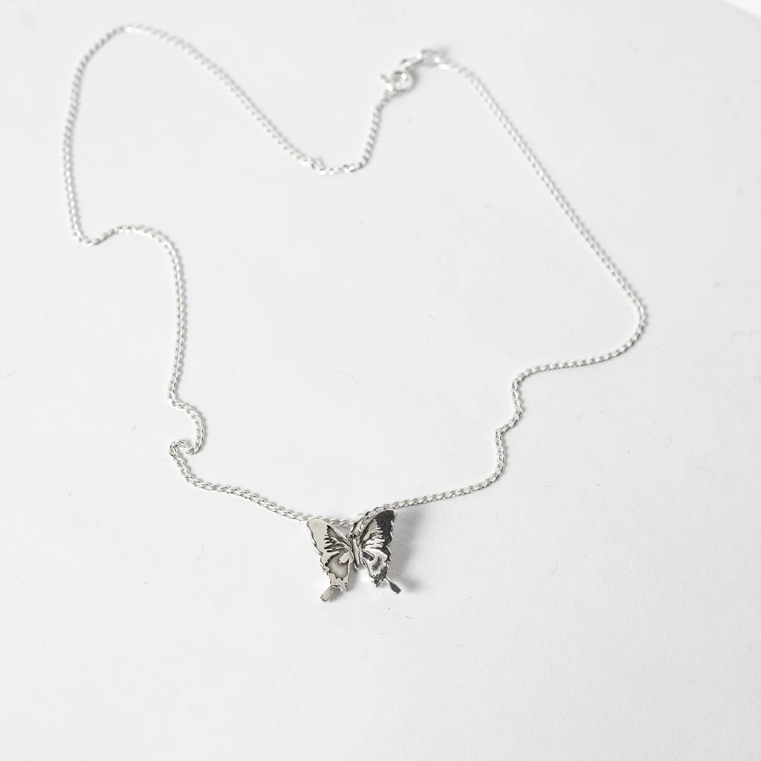Laura Vartio MINI BUTTERFLY PENDANT NECKLACE, Silver - Image 2