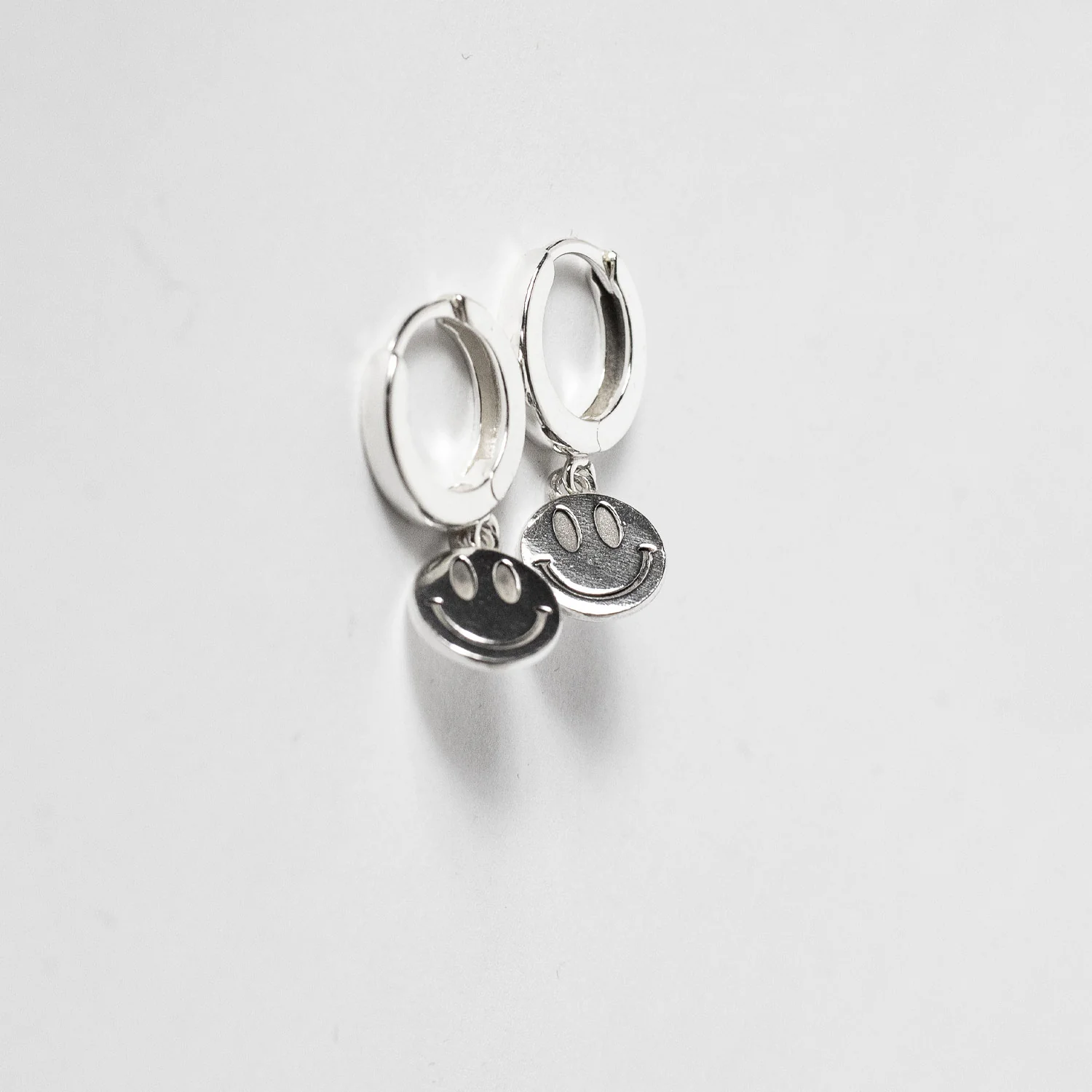 Laura Vartio SMILEY EARRINGS, Silver - Image 2