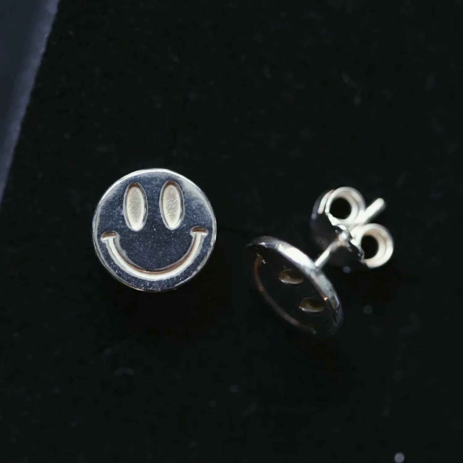 SMILEY STUDS, Silver - Image 2