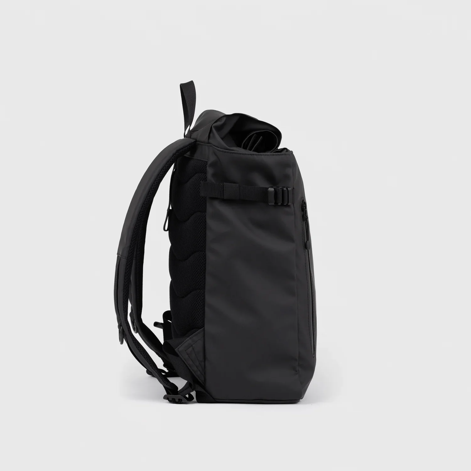 Sandqvist STREAM SLIM ROLLTOP M, Black - Image 3