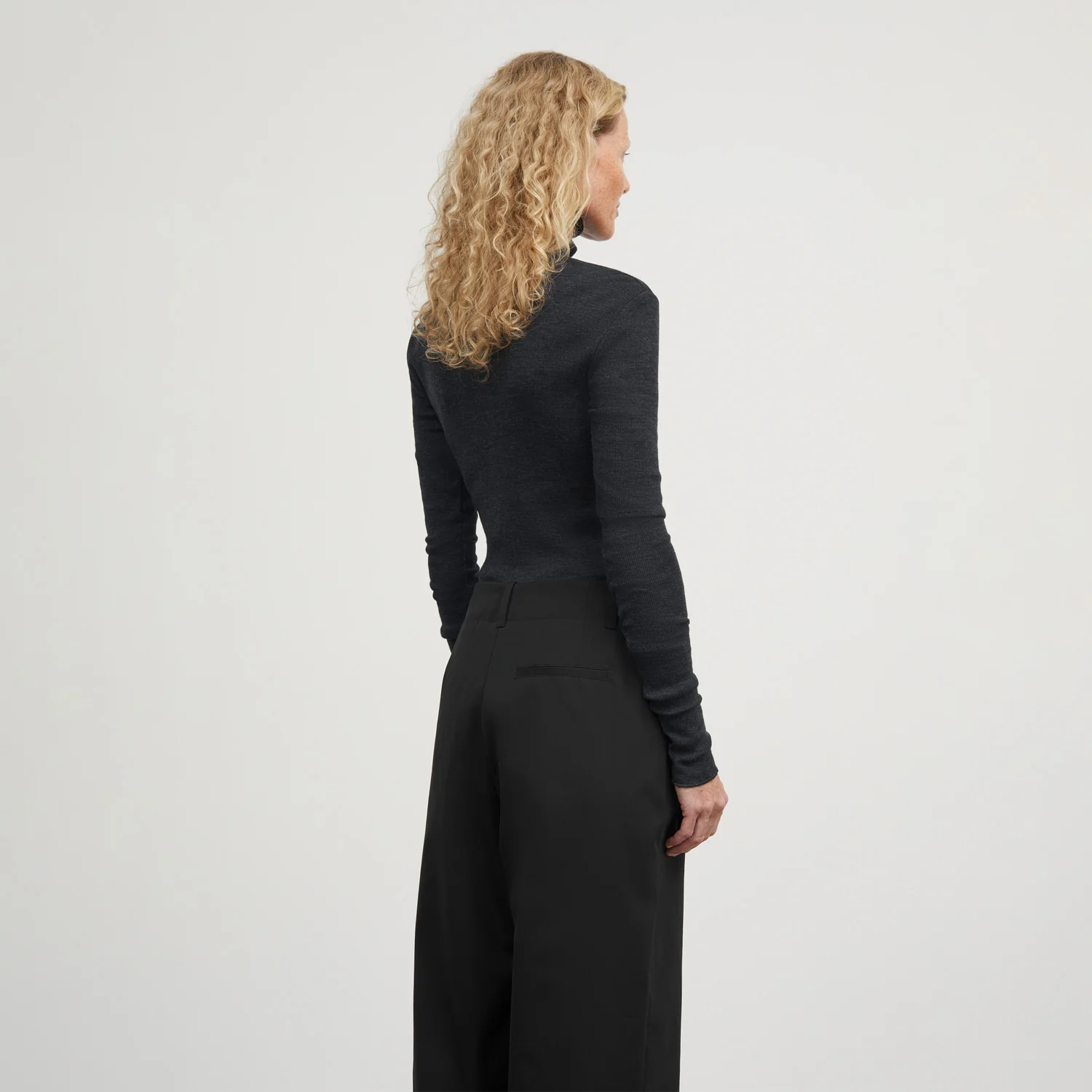 Skall Studio ESME T-NECK, Dark Grey Melange - Image 3