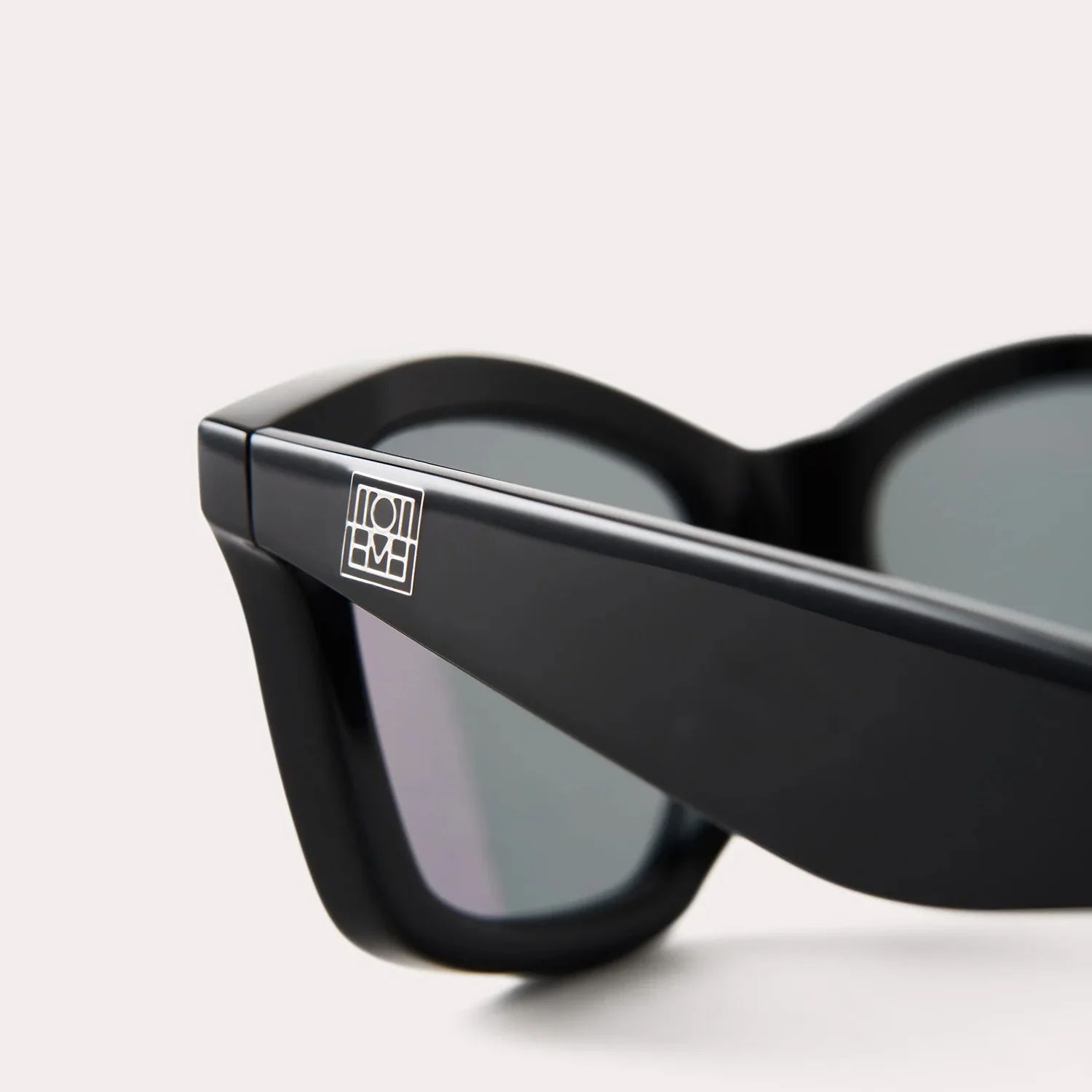 TOTEME THE CLASSICS SUNGLASSES, Black - Image 3