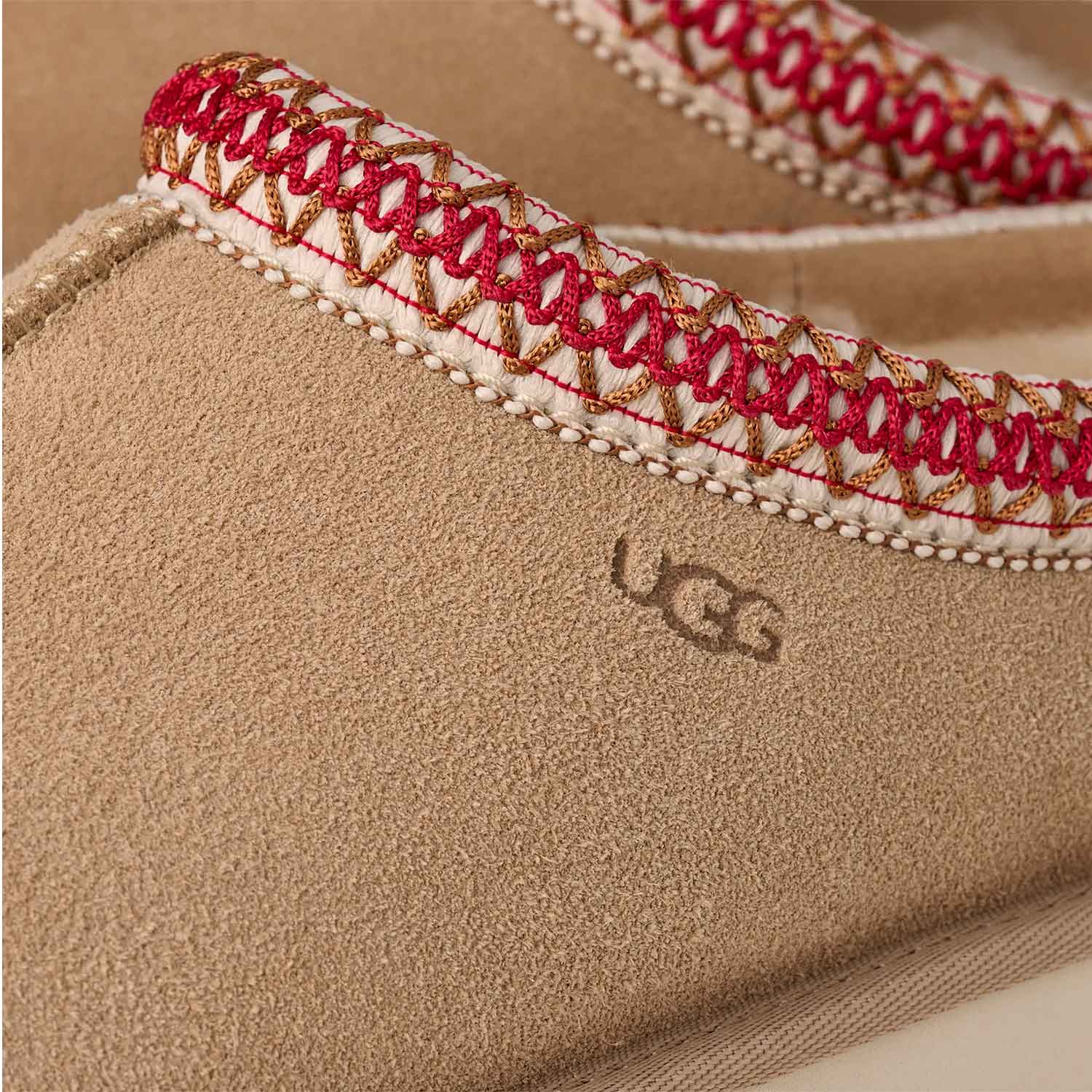 UGG W'S TASMAN II, Sand/Dark Cherry - Image 4